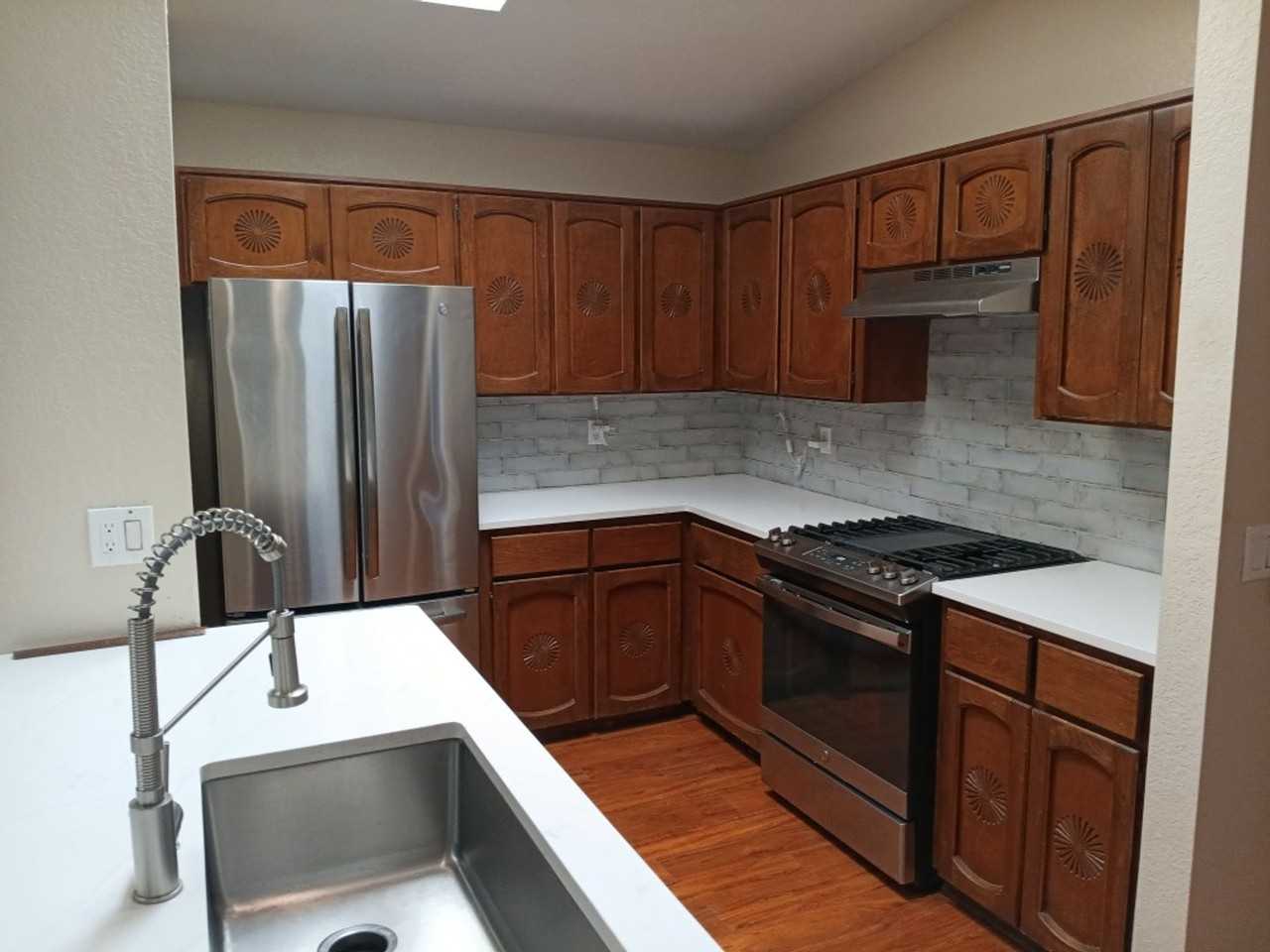 10404 Griffith Park Dr Ne - Photo 2 of 20