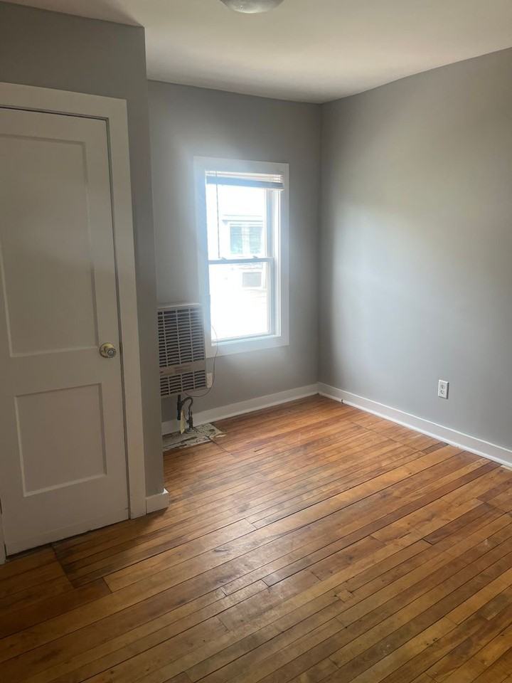 137 N Winooski Ave - Photo 2 of 10