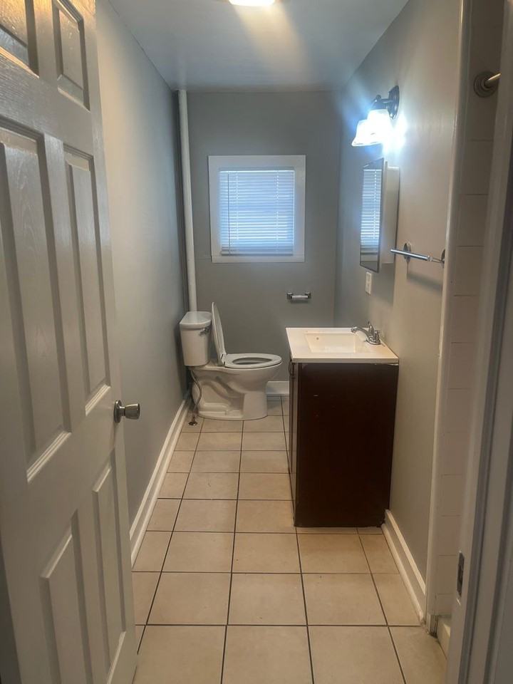 137 N Winooski Ave - Photo 5 of 10