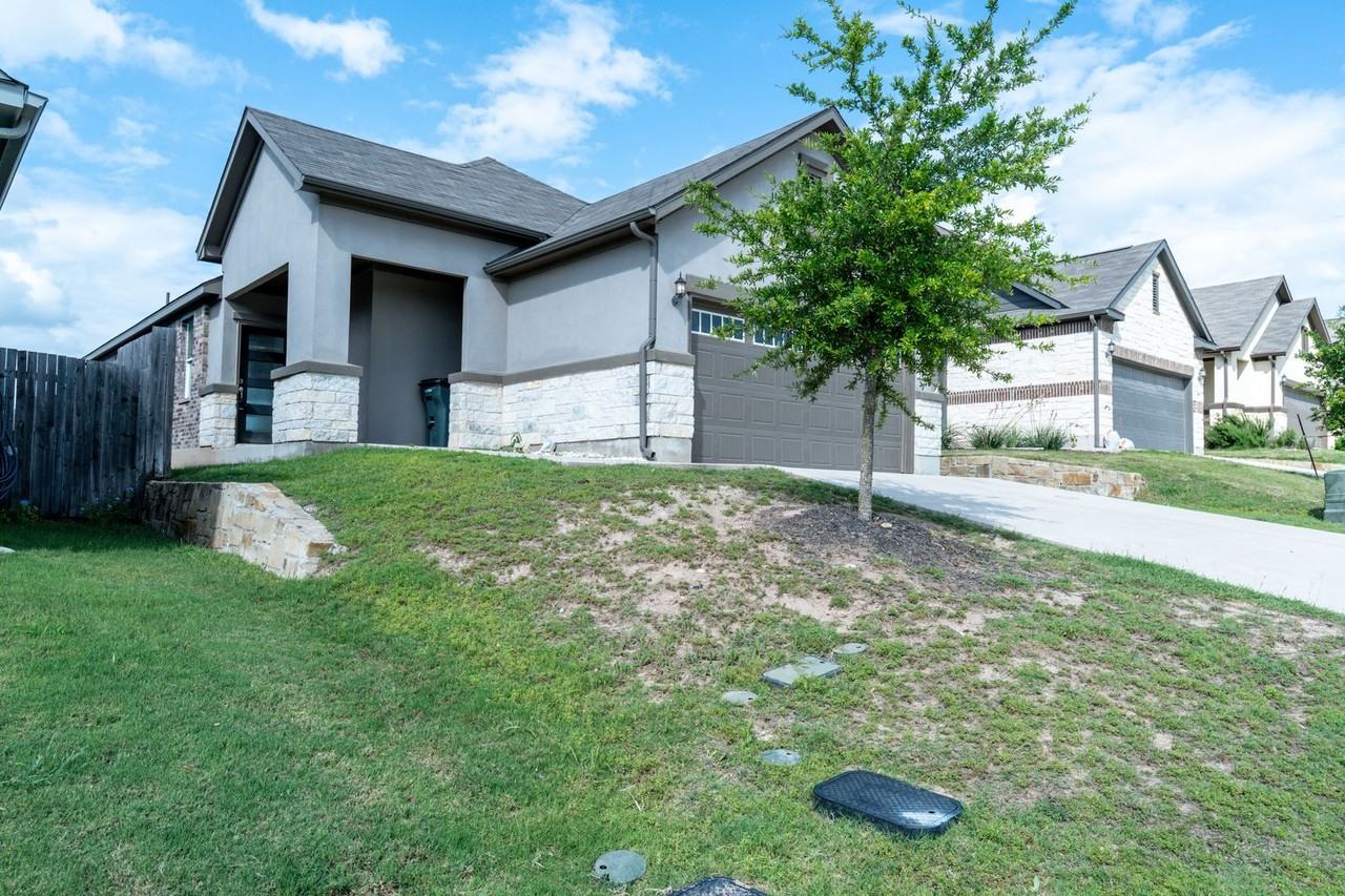 838 Pepperbark Loop - Photo 3 of 26