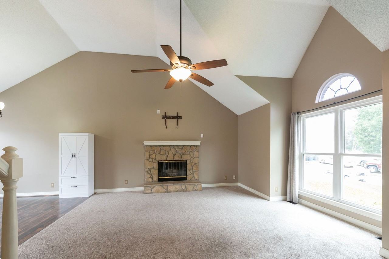16131 S Matt Ct - Photo 5 of 44