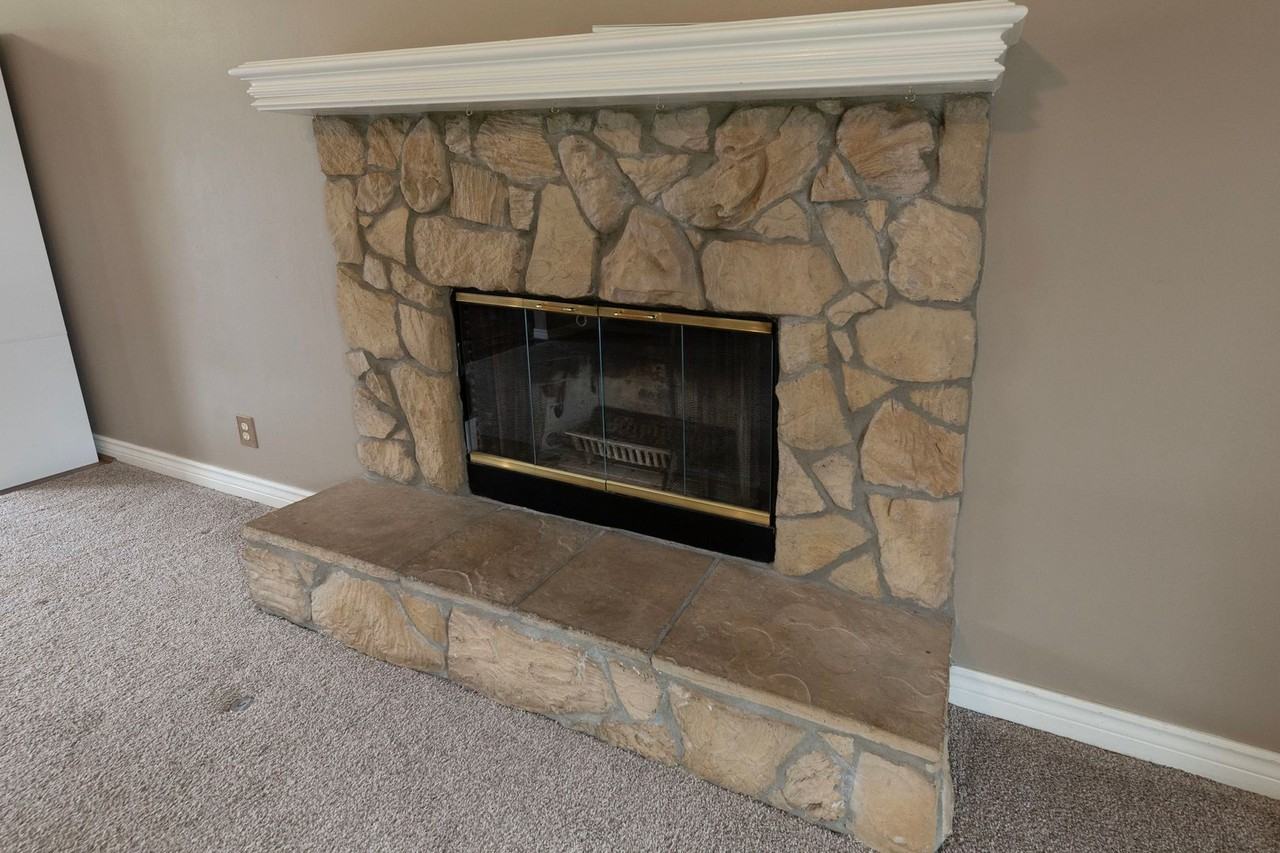 16131 S Matt Ct - Photo 7 of 44