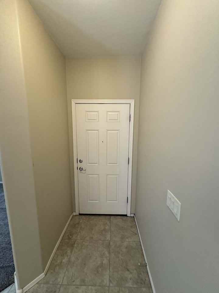 551 S Courts Redford Dr - Photo 4 of 50