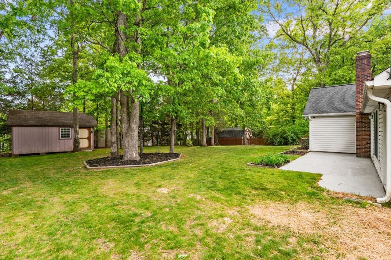 3011 Colony Dr - Photo 4 of 36
