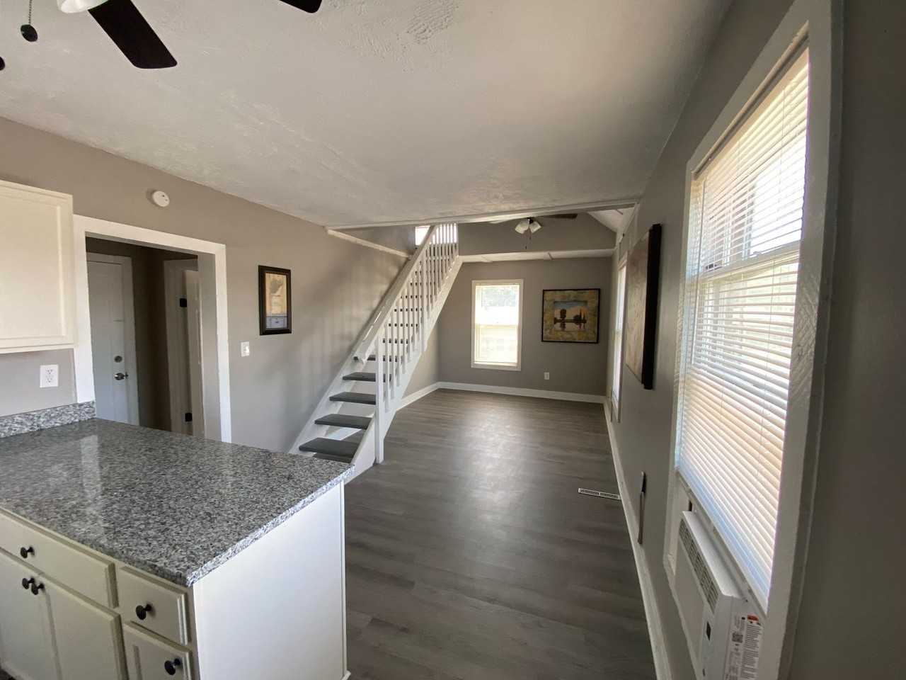 1324 Sw 17th St - Photo 4 of 28