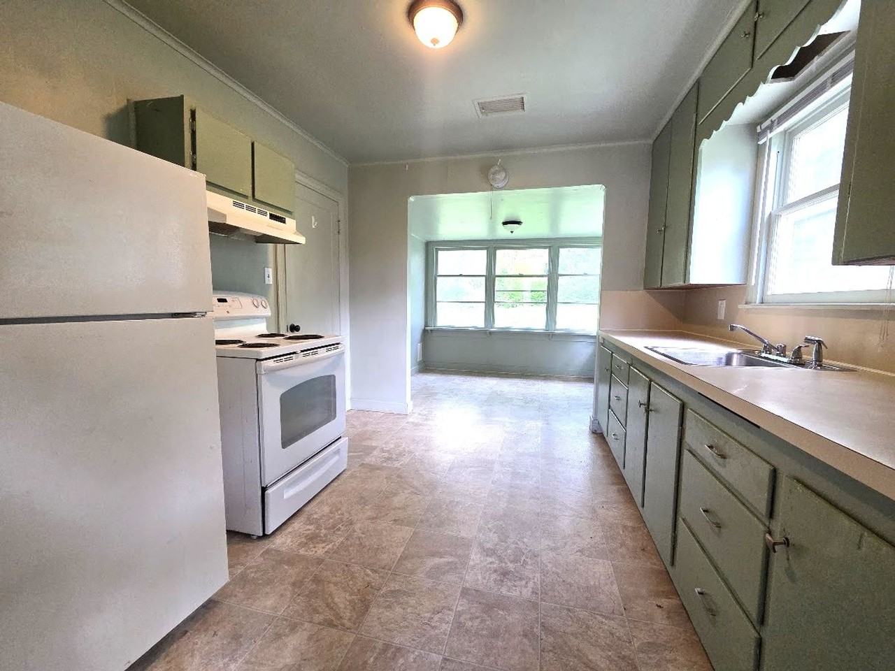 1124 Nevada St - Photo 2 of 17