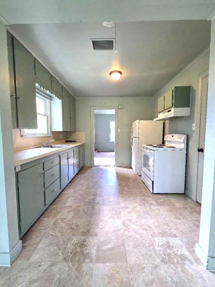 1124 Nevada St - Photo 3 of 17
