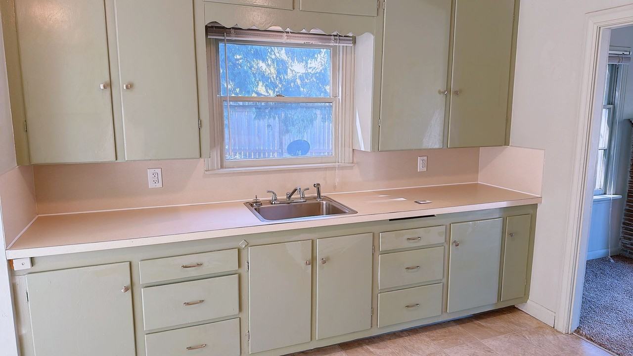 1124 Nevada St - Photo 4 of 17