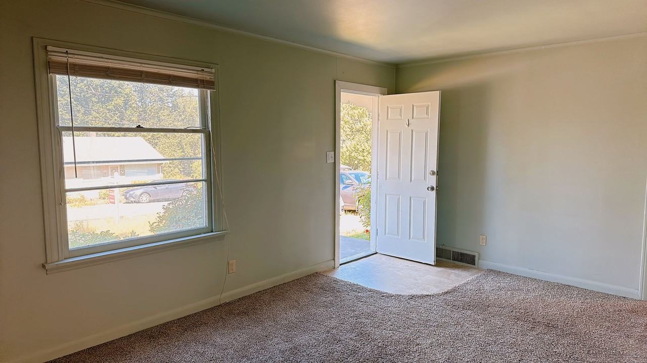 1124 Nevada St - Photo 6 of 17