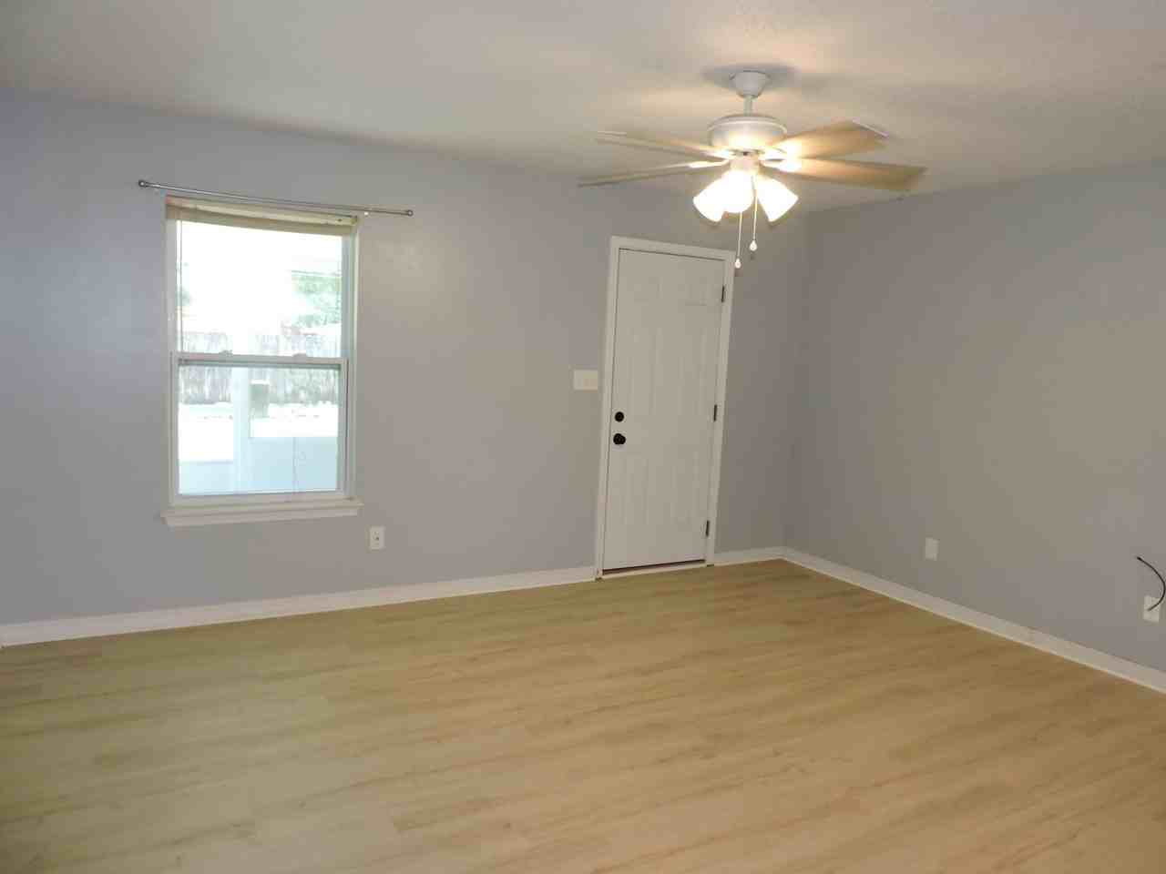 6537 Sinclair St - Photo 3 of 20