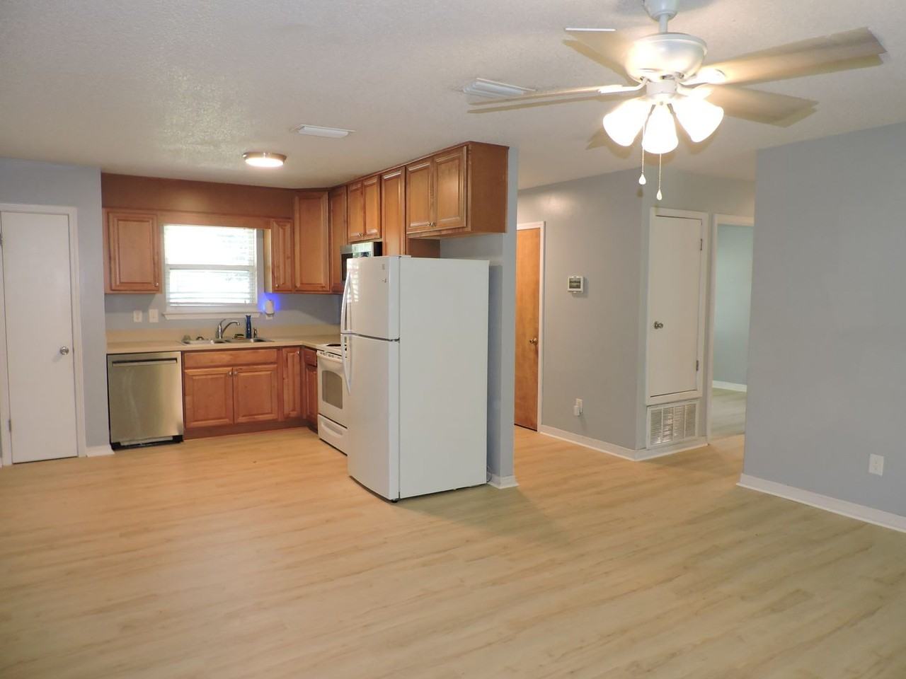 6537 Sinclair St - Photo 4 of 20