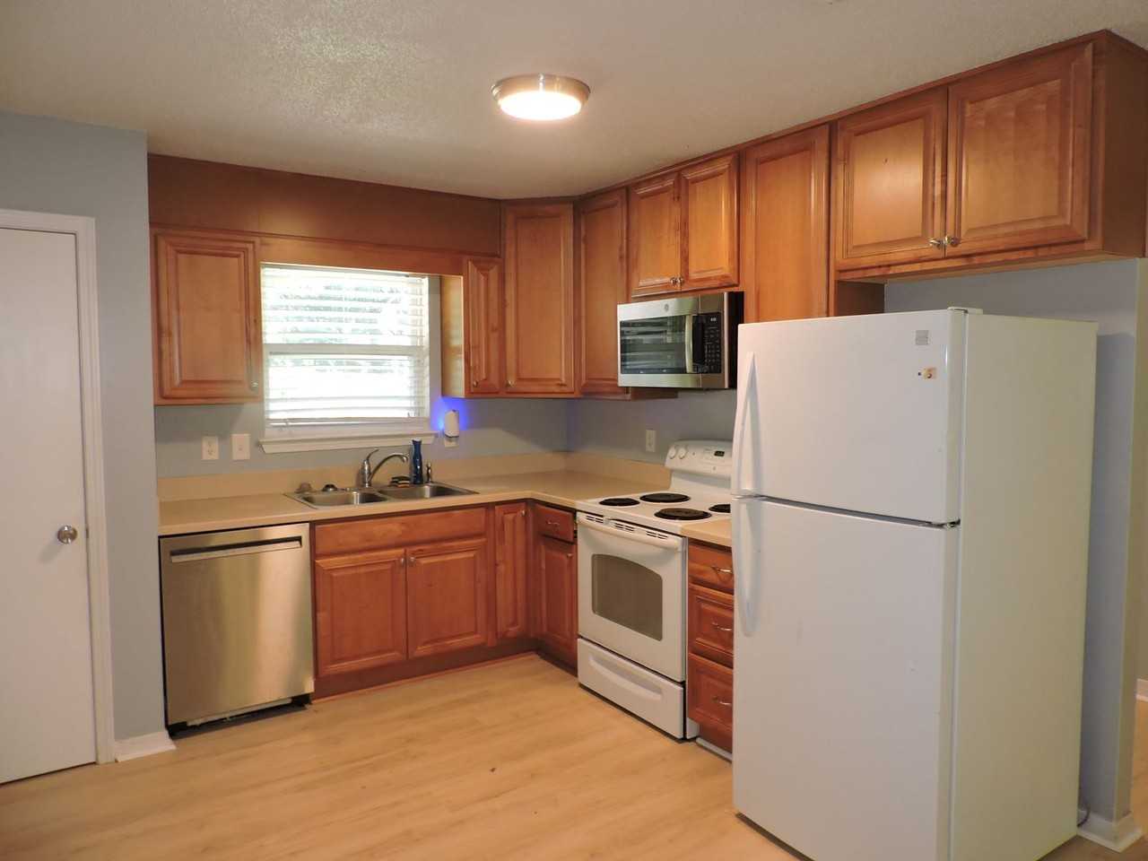 6537 Sinclair St - Photo 6 of 20