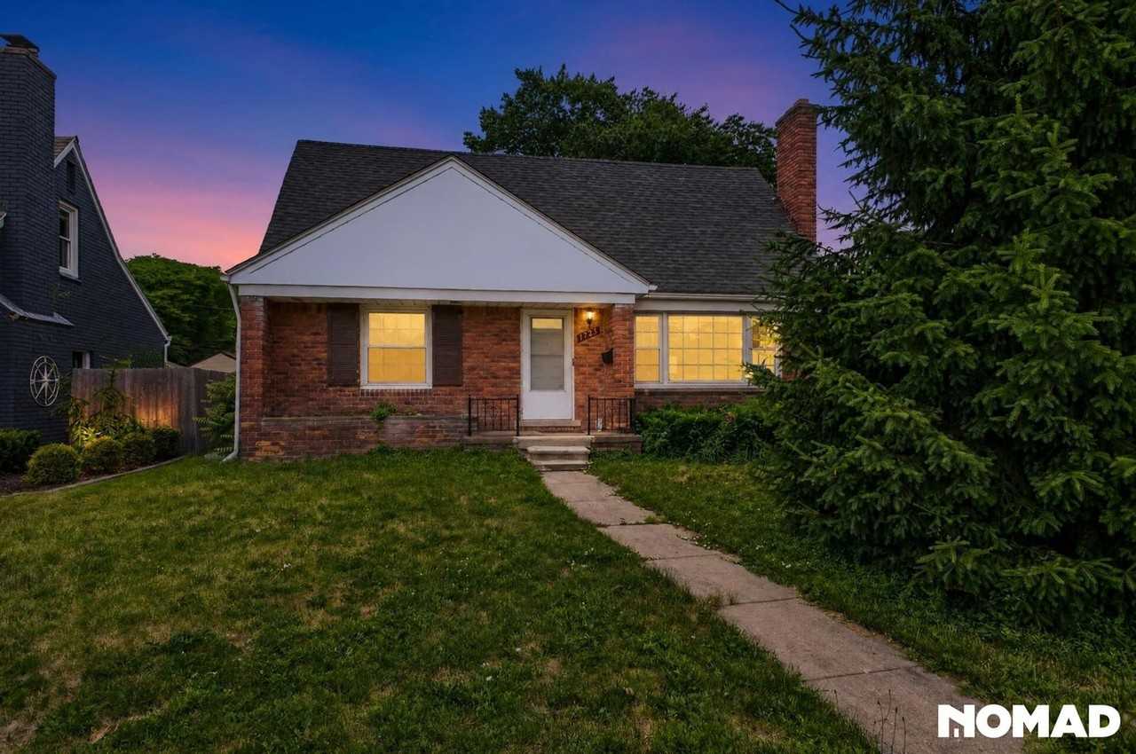 1723 Edgewood Dr - Photo 2 of 33