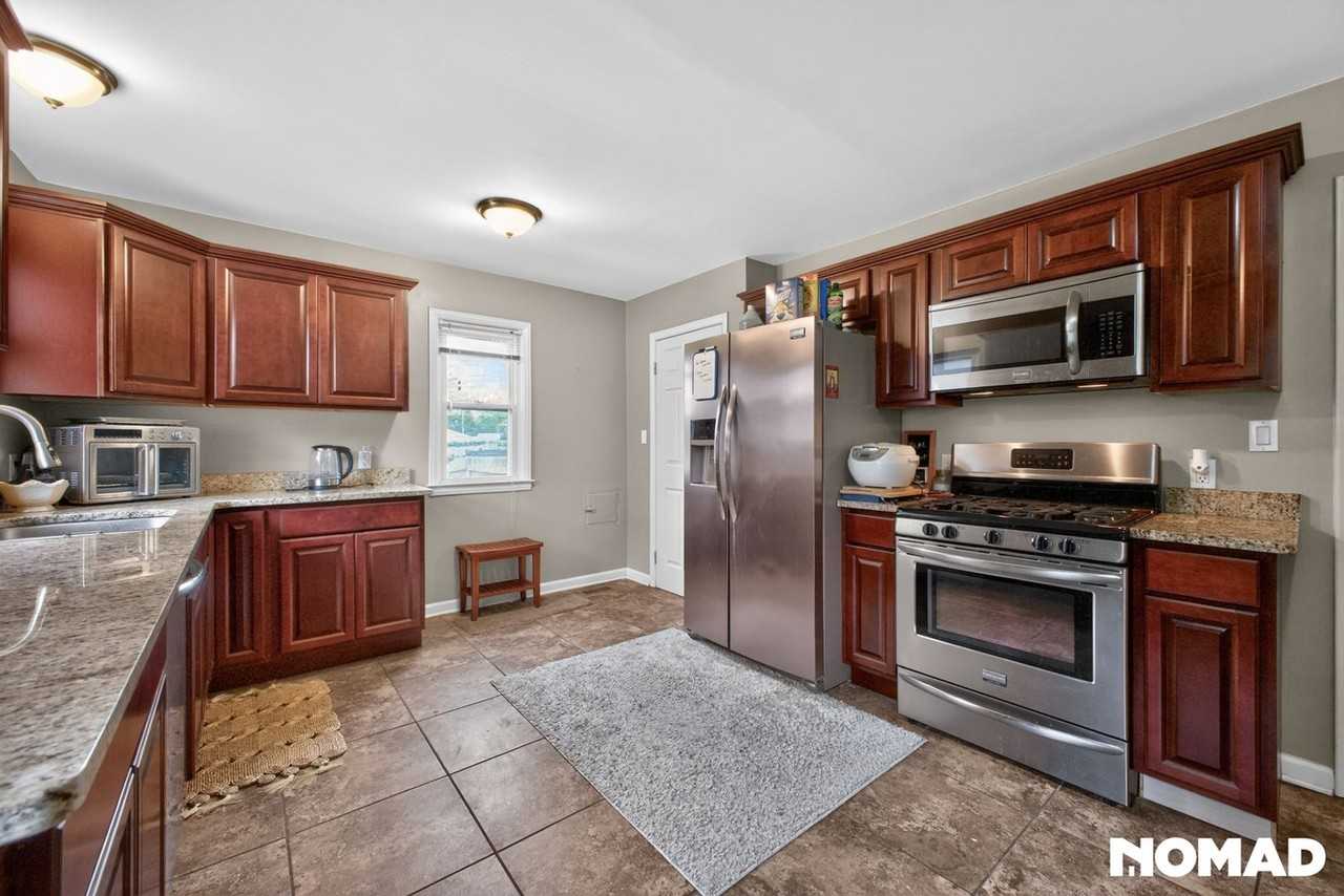 1723 Edgewood Dr - Photo 5 of 33