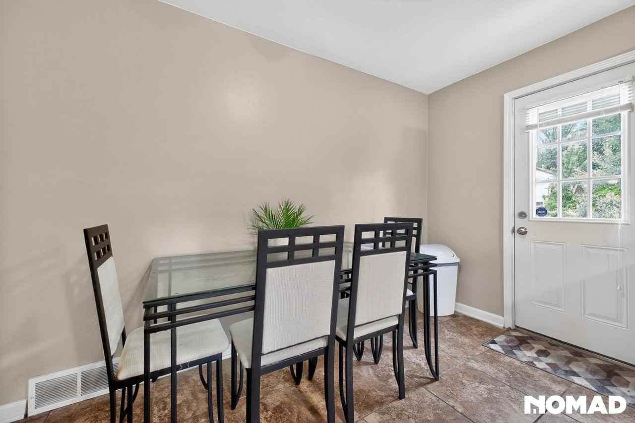 1723 Edgewood Dr - Photo 6 of 33
