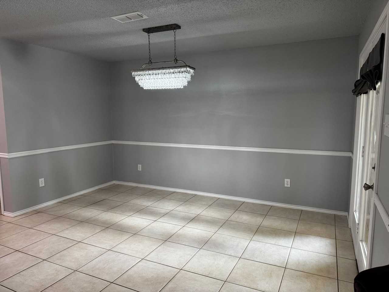 10008 York Ave - Photo 5 of 18