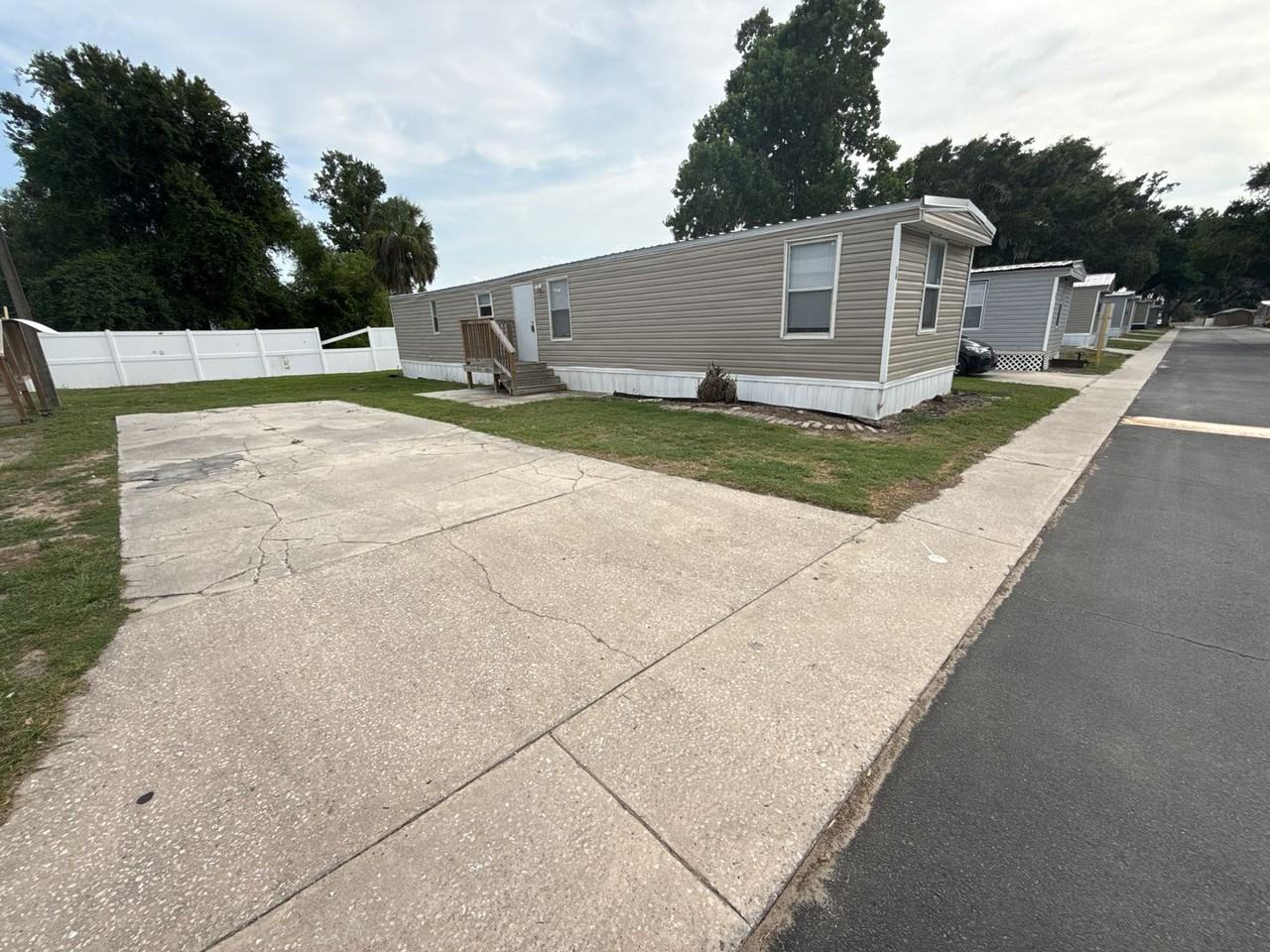 1221 N Valrico Rd - Photo 2 of 13