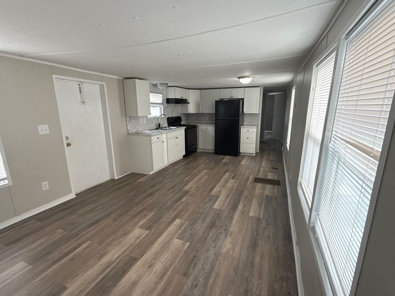1221 N Valrico Rd - Photo 3 of 13