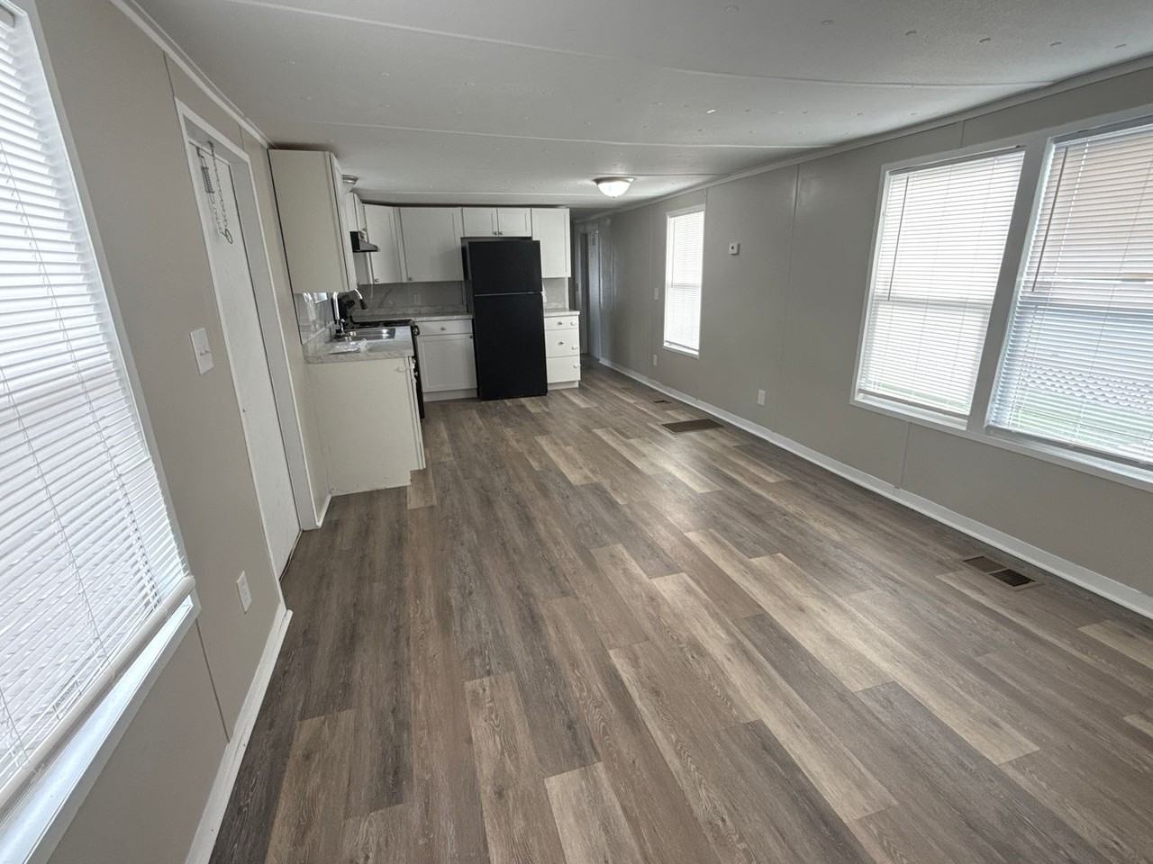 1221 N Valrico Rd - Photo 4 of 13