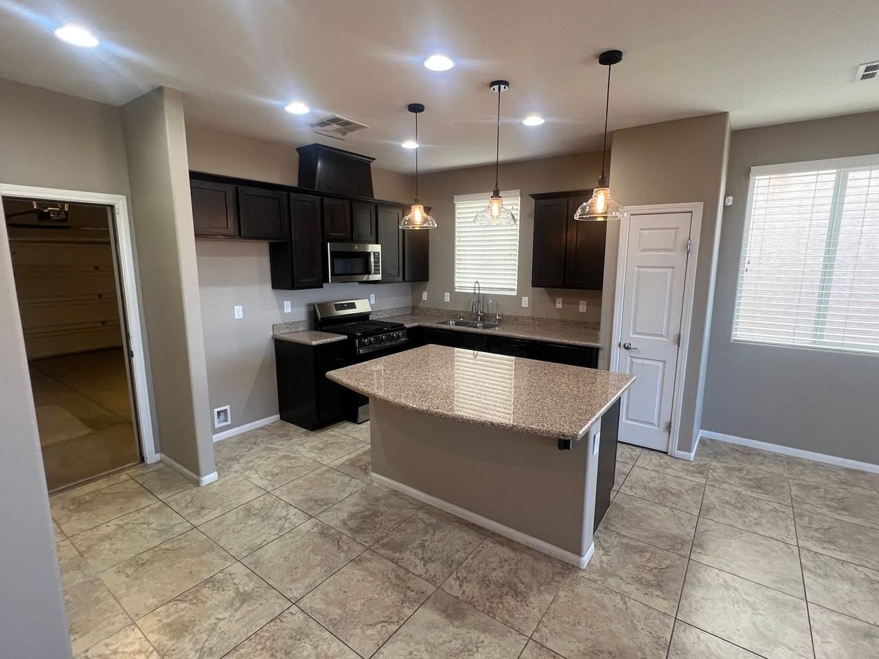 779 Proud Waters Ct - Photo 4 of 43