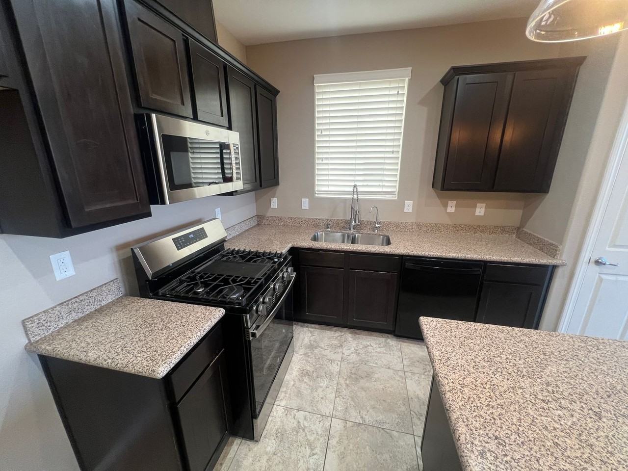 779 Proud Waters Ct - Photo 5 of 43