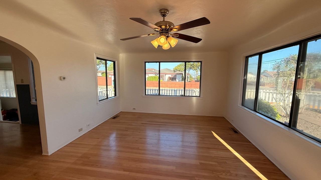 1426 Hilby Ave - Photo 3 of 18