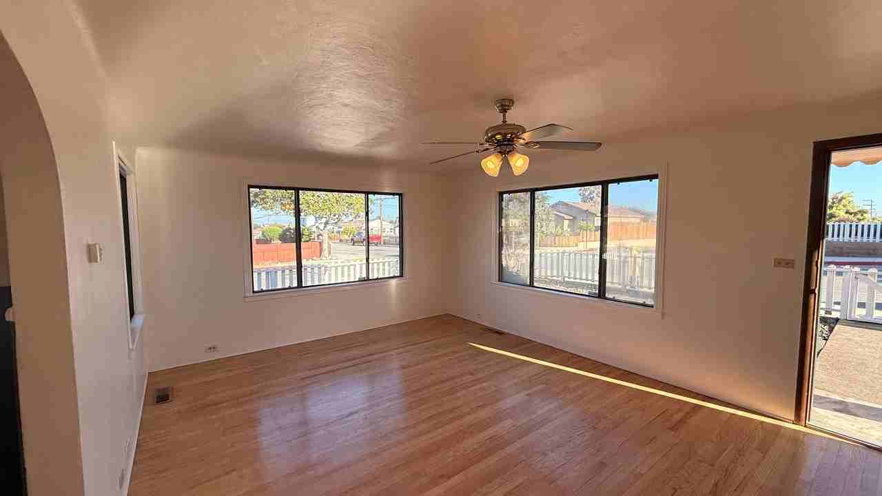 1426 Hilby Ave - Photo 4 of 18