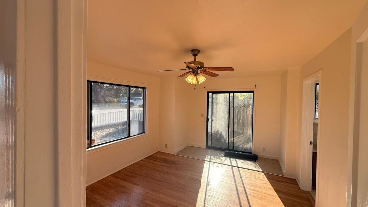1426 Hilby Ave - Photo 6 of 18