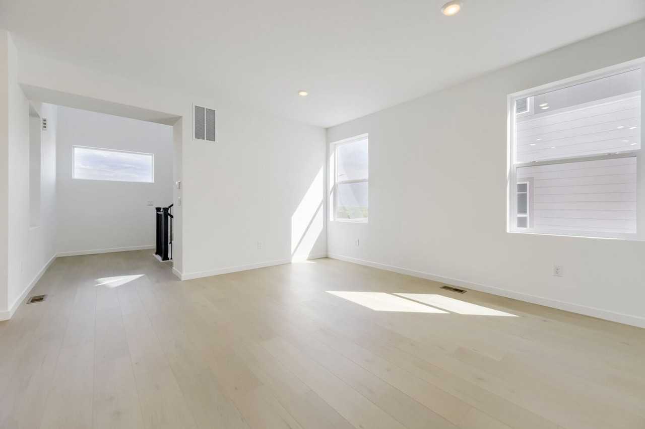 10940 Stanza Ln - Photo 4 of 35
