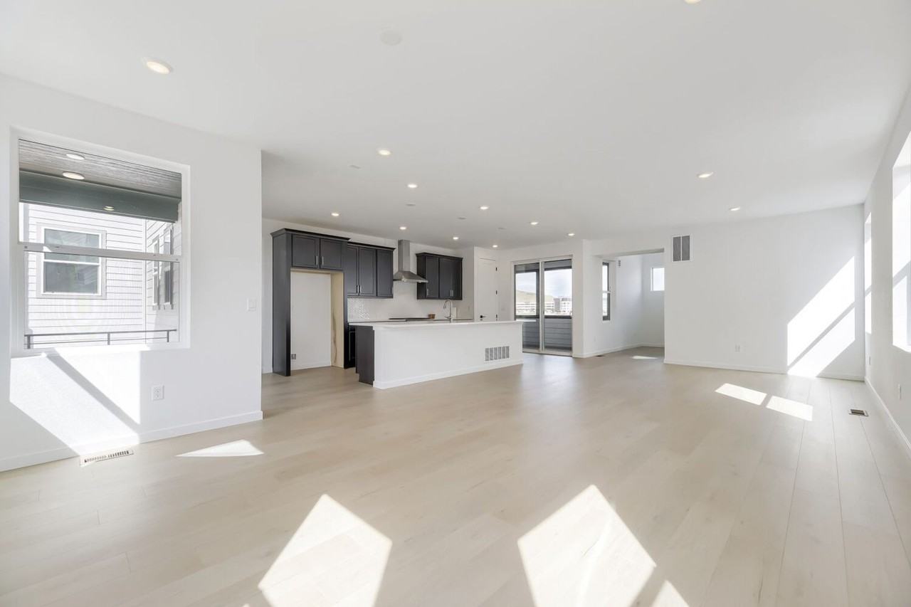 10940 Stanza Ln - Photo 6 of 35