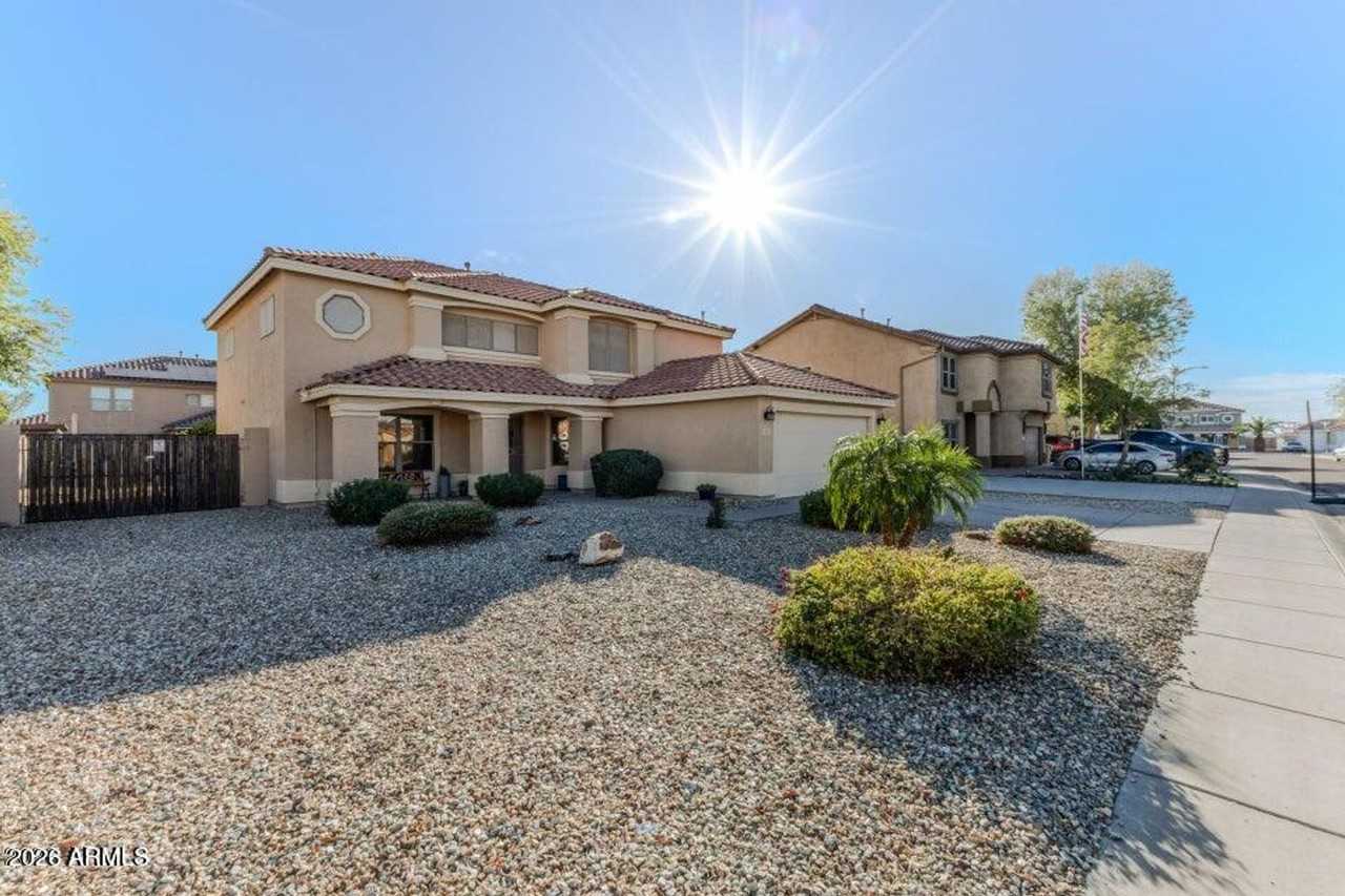 10617 W Daley Ln - Photo 4 of 50