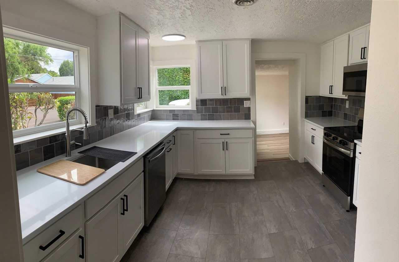2510 Se Chestnut St - Photo 4 of 12