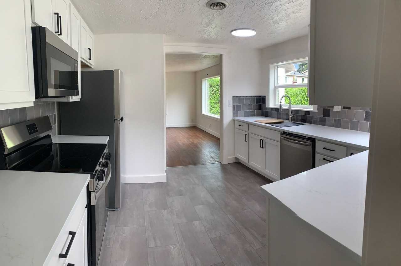 2510 Se Chestnut St - Photo 7 of 12