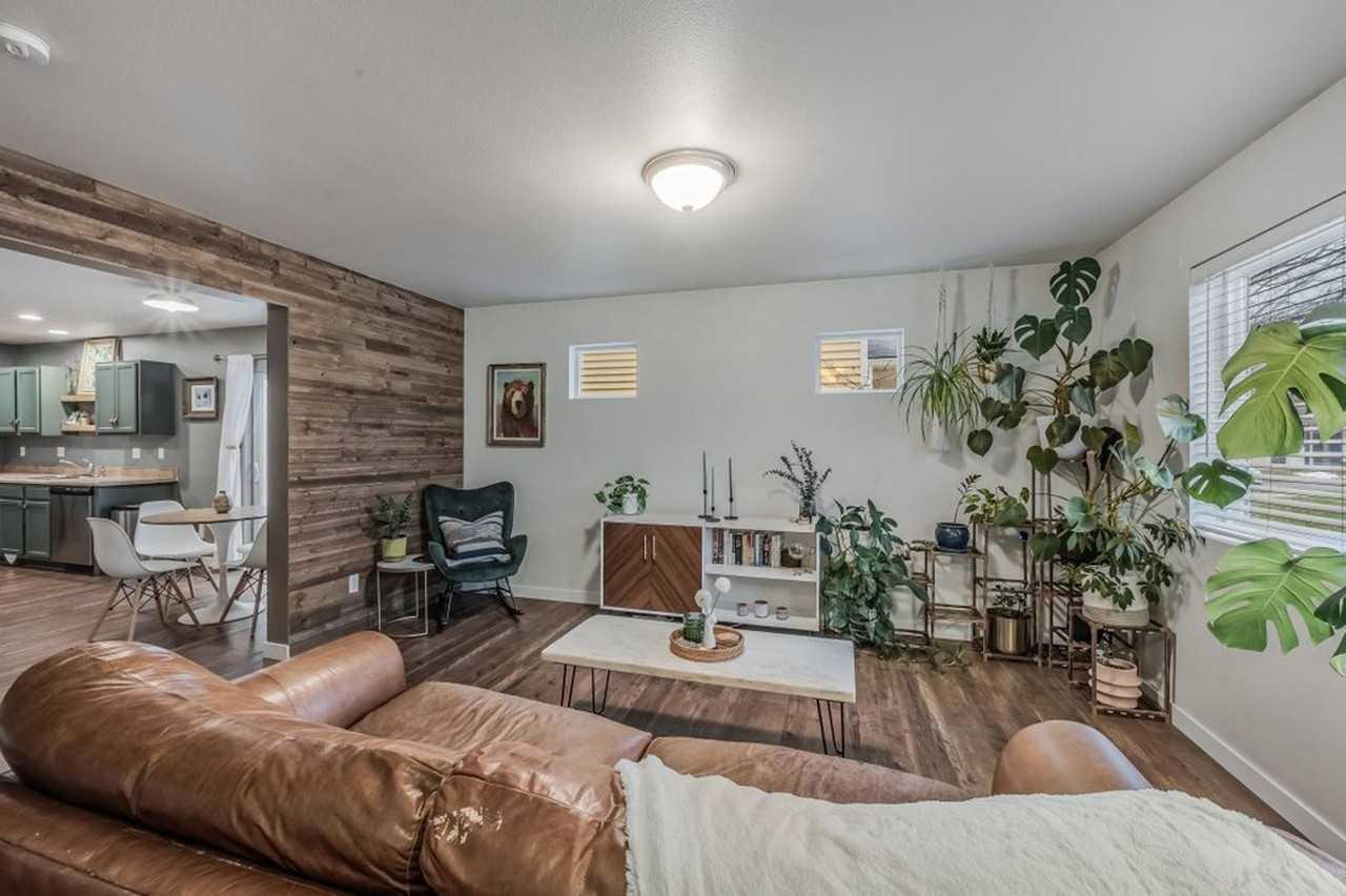 3324 E Garin Ct - Photo 4 of 33