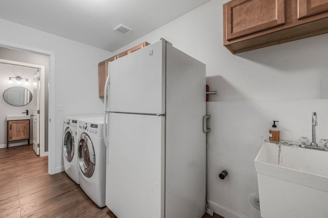 3324 E Garin Ct - Photo 7 of 33