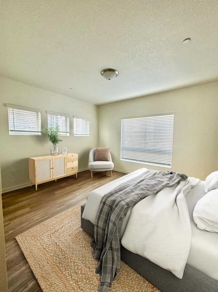 22025 NE HALSEY ST. - Photo 3 of 27