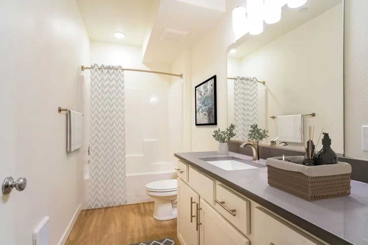 22025 NE HALSEY ST. - Photo 6 of 27