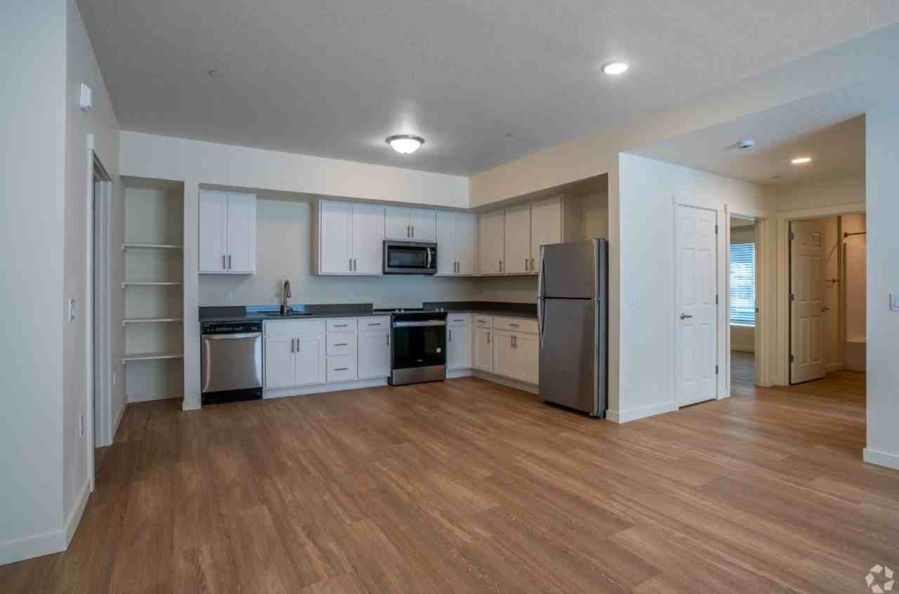 22025 NE HALSEY ST. - Photo 7 of 27