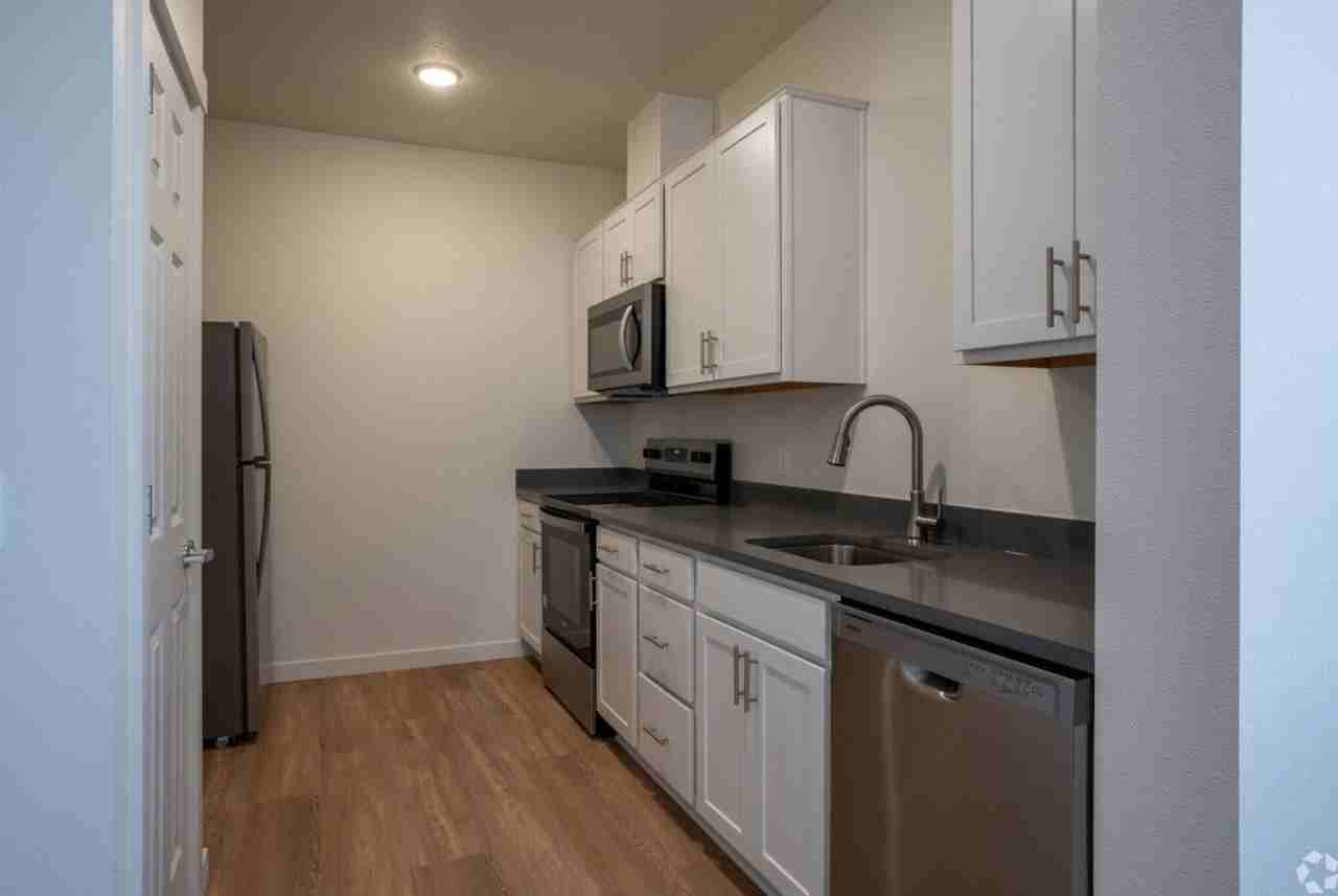 22025 NE HALSEY ST. - Photo 6 of 31
