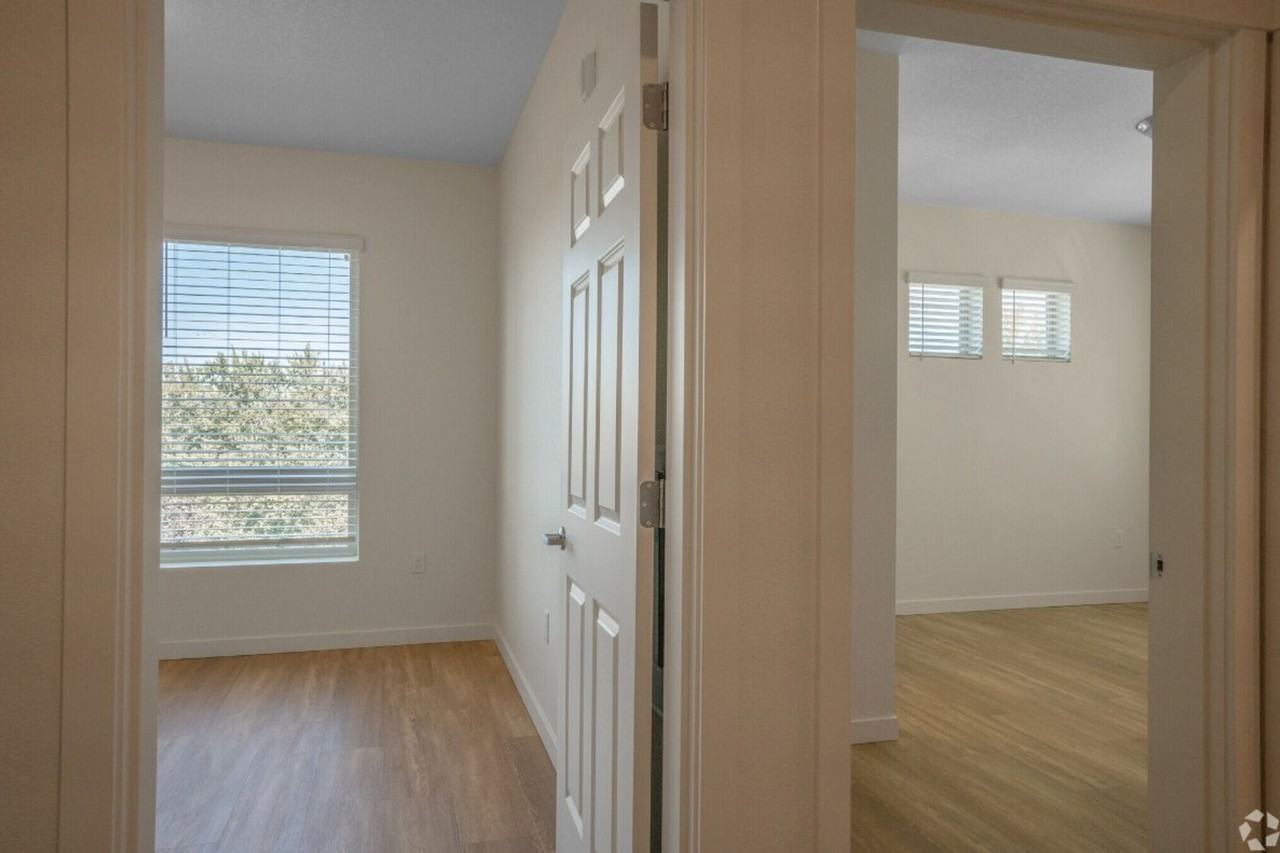 22025 NE HALSEY ST. - Photo 7 of 31