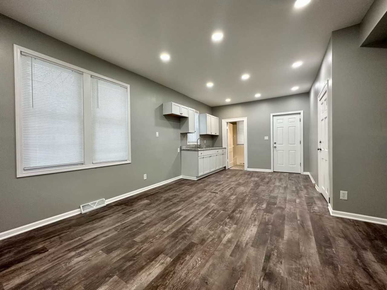 1009 Broadway Ave S - Photo 2 of 9