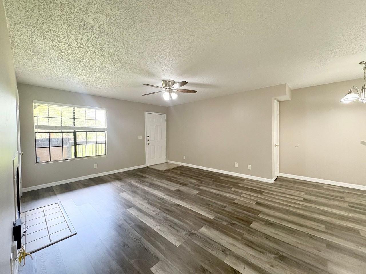 380 Lakepointe Dr #204 - Photo 4 of 24