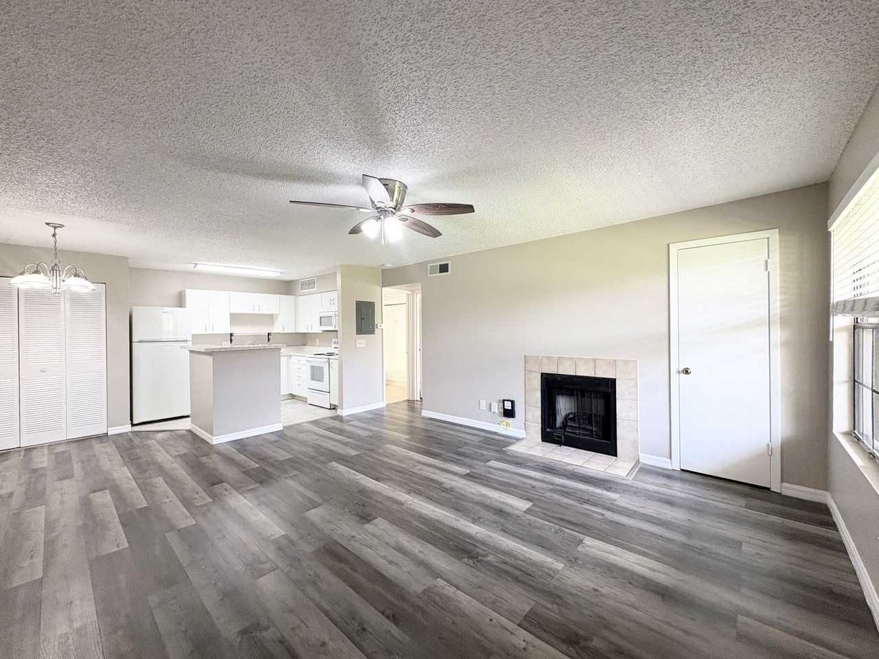 380 Lakepointe Dr #204 - Photo 6 of 24