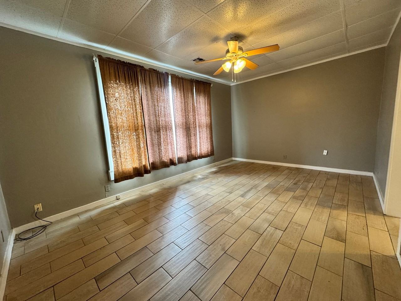 1407 8th Ave Nw - Photo 3 of 11