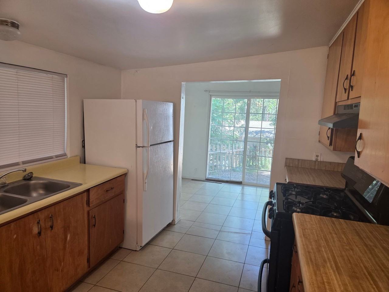 22878 East Ave #B - Photo 3 of 11