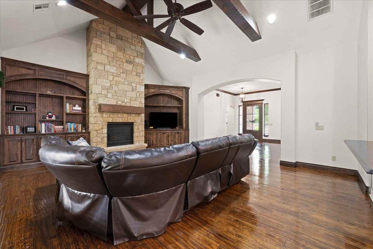 2708 Cattle Dr - Photo 5 of 32