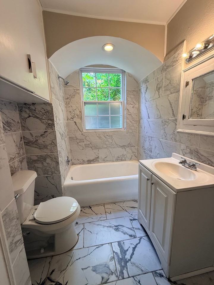168 S Panama St - Photo 2 of 10