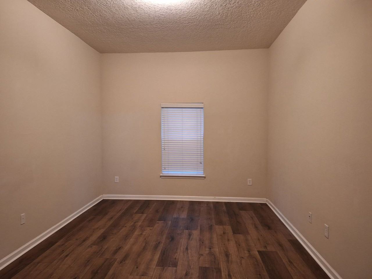 7032 Deer Lodge Cir #101 - Photo 6 of 16