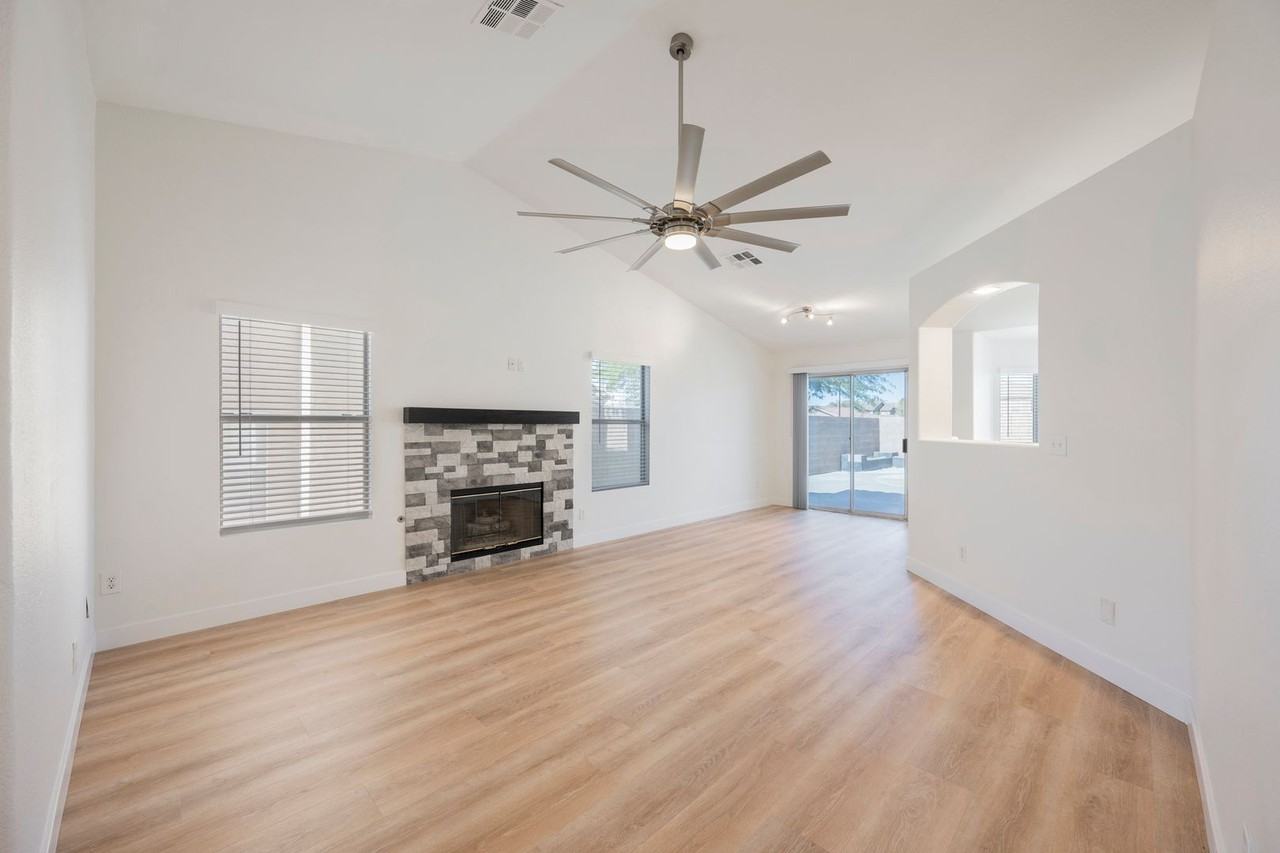 802 Airy Hill St - Photo 3 of 49
