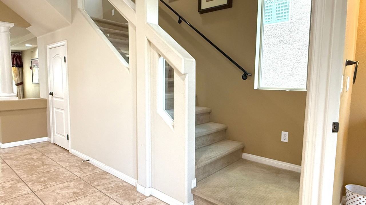 6825 Philharmonic Ave - Photo 5 of 50